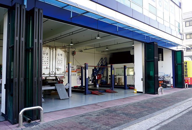 Smart Folding Door(For Auto Shop) Image4