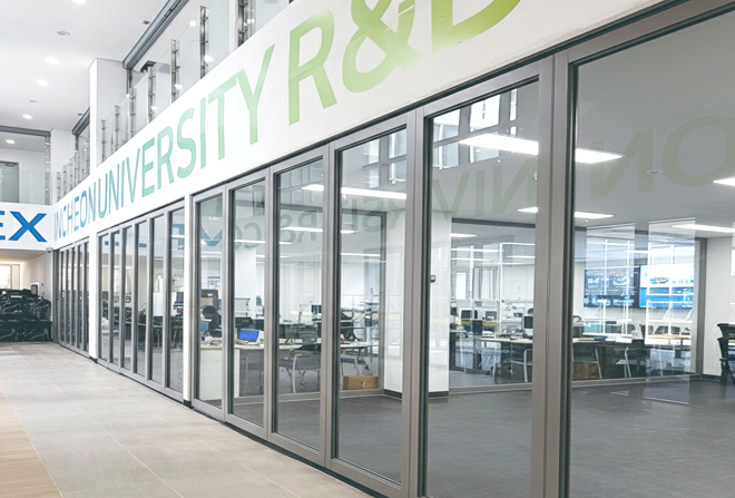 Frame Moving Wall Image4